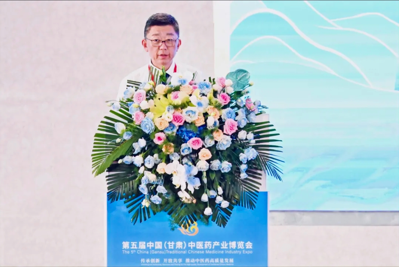 深耕甘肃，尊龙药业集团将新布局万亩级有机黄芪种植基地